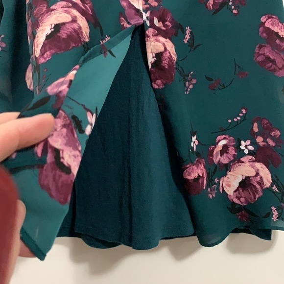 Gorgeous ELLE women’s Blouse Size Small W/liner - Picture 5 of 5